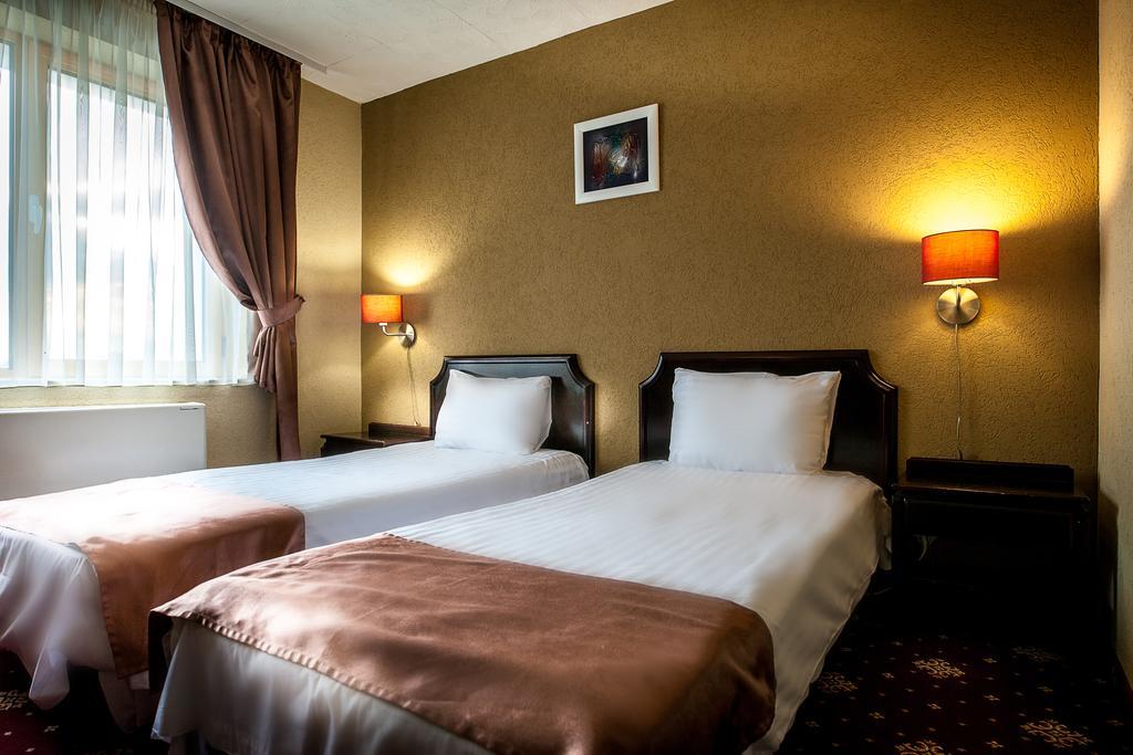 Hotel Ciao Targu-Mures Bagian luar foto